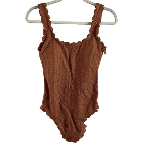 AERIE Scalloped One Piece Swimsuit - Picture 2 of 4